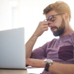 Jak dbać o wzrok przy pracy z komputerem | Ochrona wzroku | Alphabar.pl